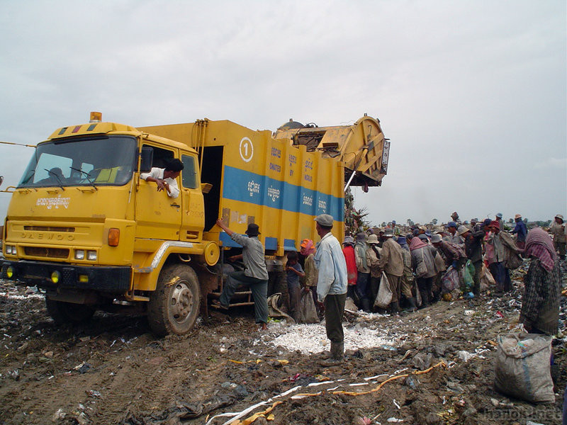 スタンミエンチャイのゴミ山
タグ: 2003 プノンペン トラック