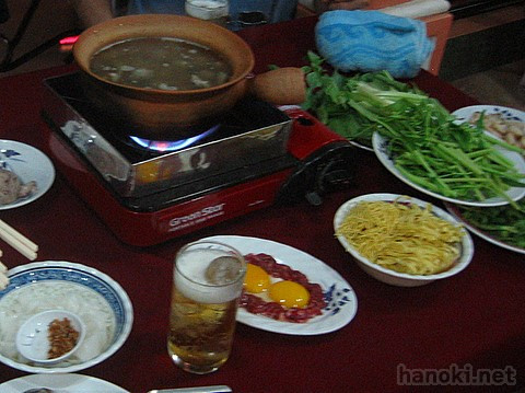カンボジア鍋
スップチュナンダイ
タグ: 2006 プノンペン 食べ物 鍋