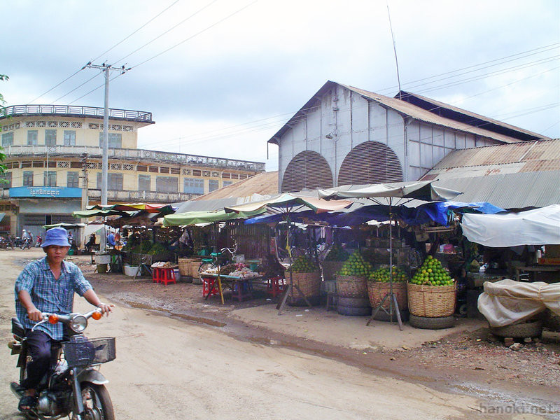 プサールー
タグ: 2003 バッタンバン州 市場