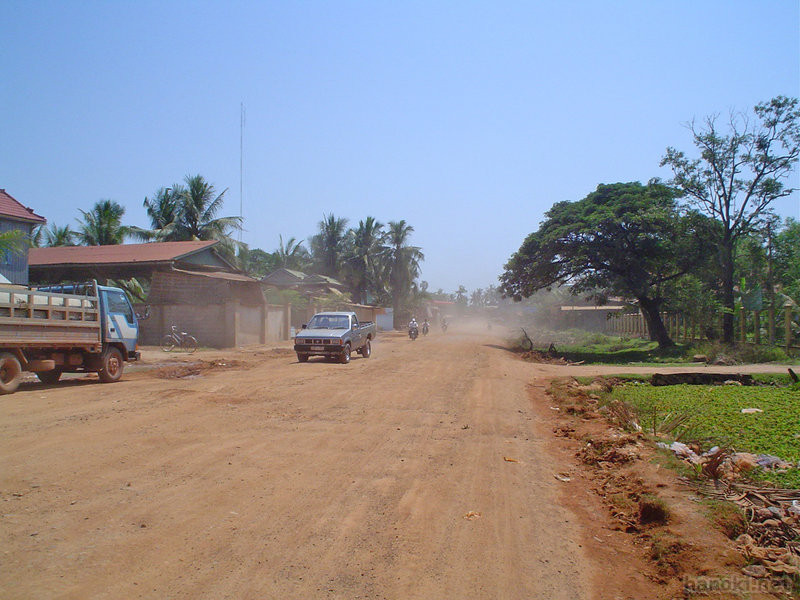 未舗装の道路
タグ: 2003 バッタンバン州 道路