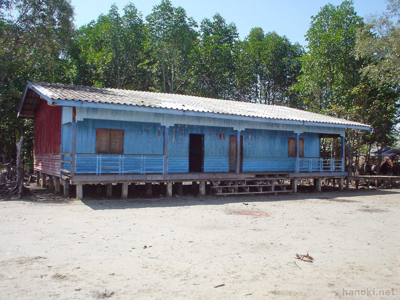 漁村の学校
タグ: 2004 ココン州 学校