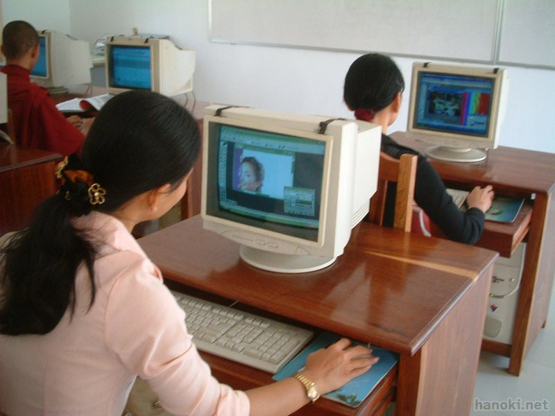 PTC コンピュータクラス 
タグ: 2006 バッタンバン州