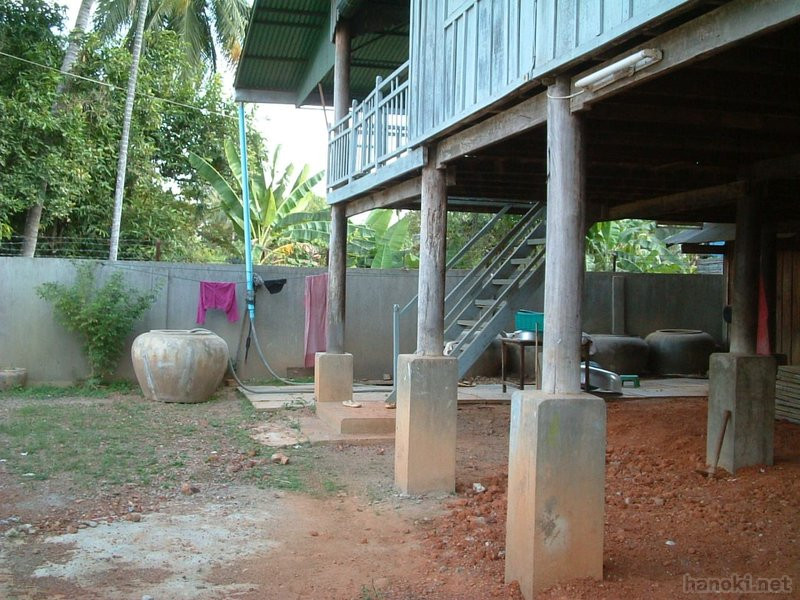 一般民家
バッタンバン
タグ: 2005 バッタンバン州 水瓶 家屋