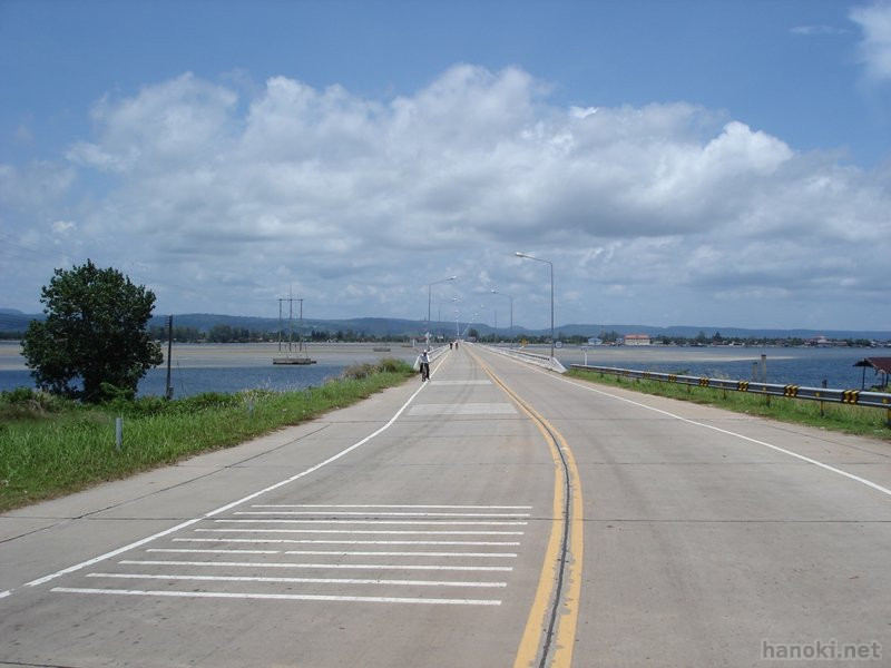 ココンからタイへ行く道
タグ: 2006 ココン州 道路