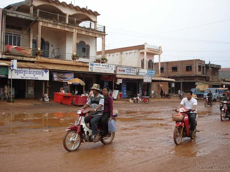 雨季のバンルン
タグ: 2006 ラタナキリ州