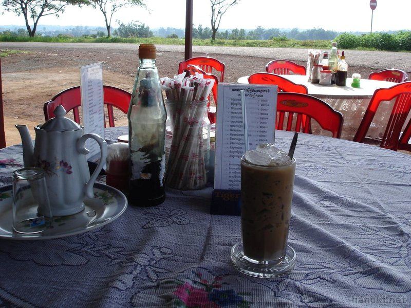 カフェー
タグ: 2006 モンドルキリ州 飲み物 コーヒー