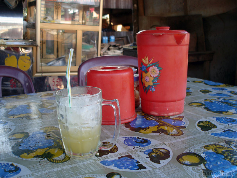 タグ: 2006 モンドルキリ州 飲み物 さとうきび 食堂
