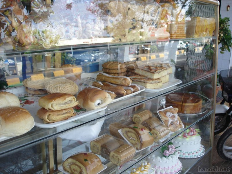 パン屋
タグ: 2006 プノンペン 食べ物 店 パン