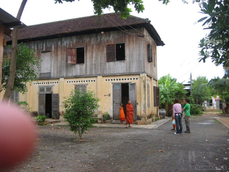 僧房
バッタンバンのワットポーヴィル
タグ: 2006 バッタンバン州