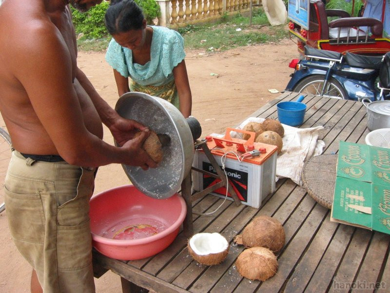 ココナッツ加工
タグ: 2006 プノンペン 椰子