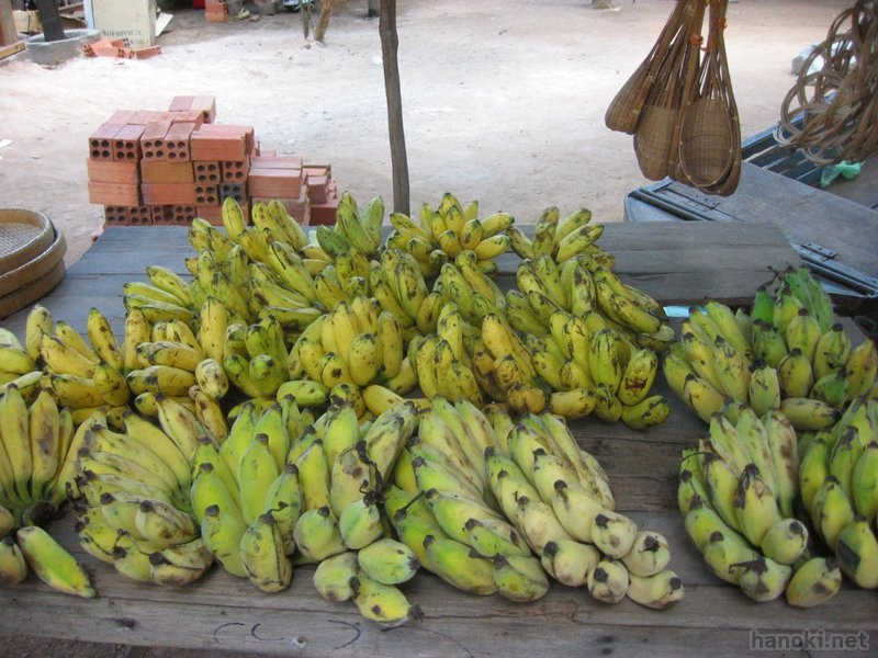 バナナ
タグ: 2006 シェムリアップ州 市場 果物 バナナ